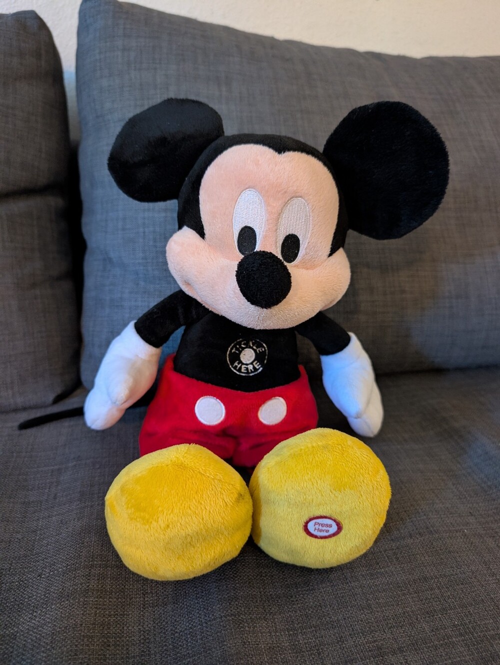 Vintage 2013 Disney Tickle Me Mickey Mouse!
